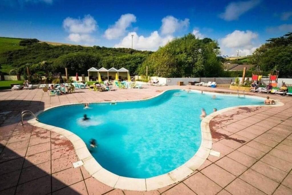 8 Sleep Chalet At Newquay Away Resorts Nb160 Exterior photo