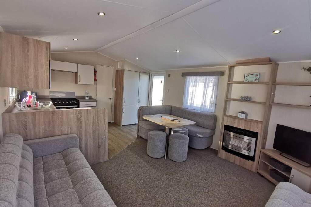 8 Sleep Chalet At Newquay Away Resorts Nb160 Exterior photo